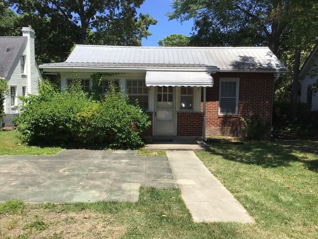 Building Photo - Charming 1920s Bungalow Near Five Points – Available Now!