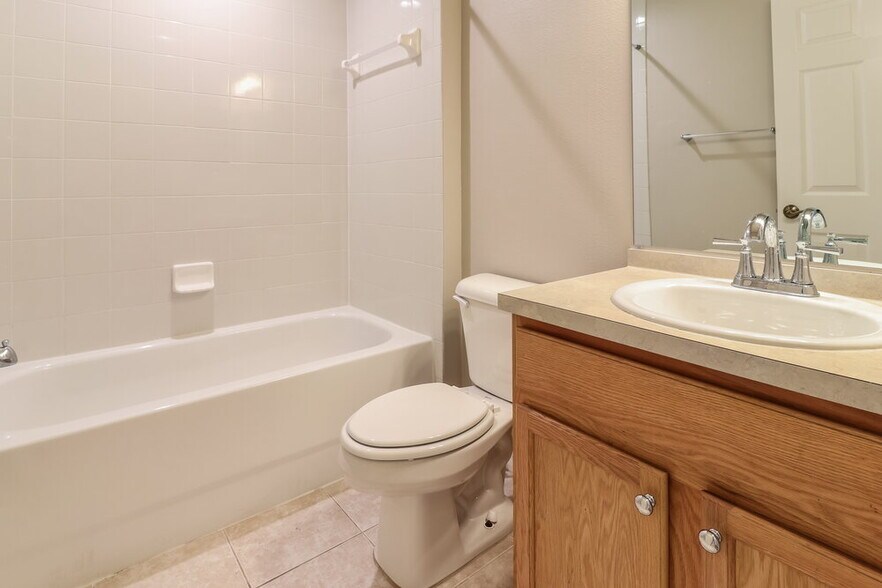 Building Photo - 30721 Pumpkin Ridge Dr