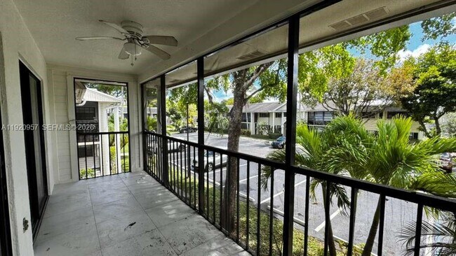 Building Photo - 907 NE 199th St