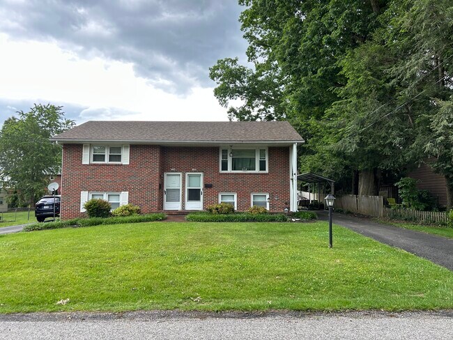 Primary Photo - 120 Hickory Dr
