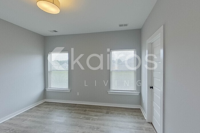 Building Photo - 520 White Oak Cir