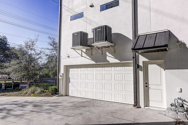 Building Photo - 6902 S MacDill Ave