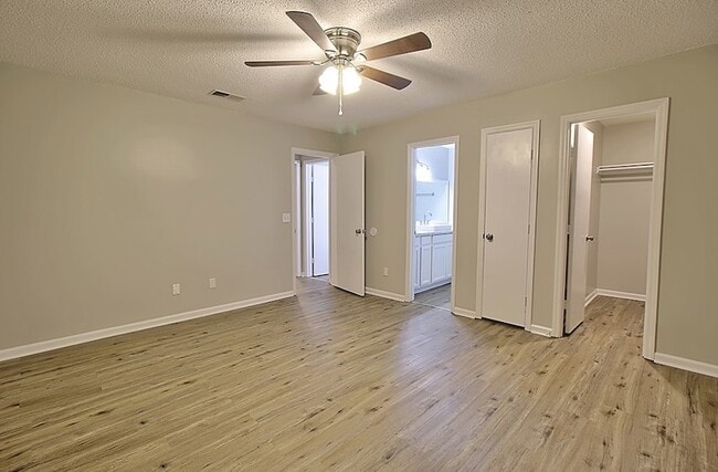 Building Photo - 705 Edgewood Ct