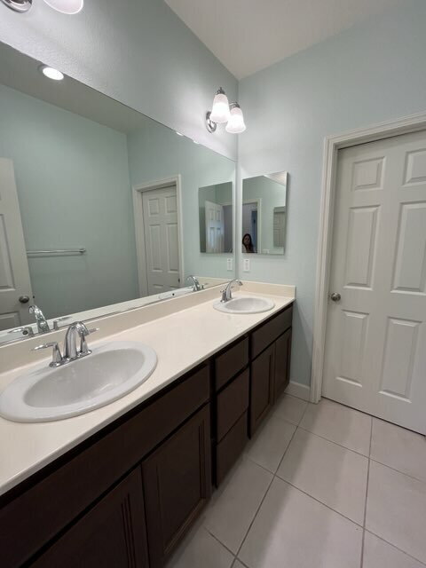 Building Photo - "Spacious 4-Bedroom Retreat with Elegant Granite Touches on Crepe Myrtle Lane!"