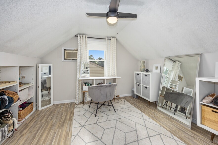 Upstairs Bonus Room - 507 Fontenelle St SE