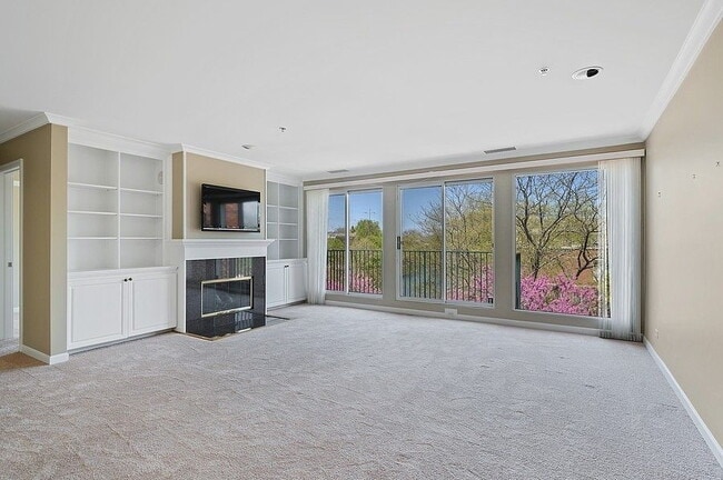 Building Photo - "Charming 2-Bed, 2-Bath Retreat in Northfield's Arbor Lane Oasis!"
