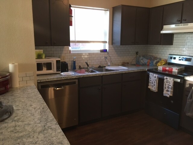 kitchen - 4302 Jeff Scott Dr