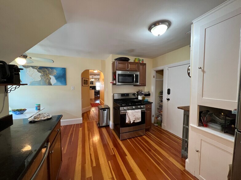 Building Photo - 23 Chandler St