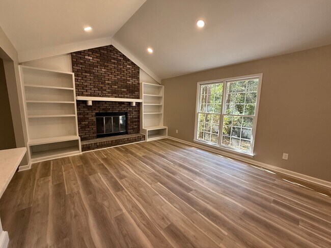 Building Photo - Oak Mountain 3 Bedroom Home