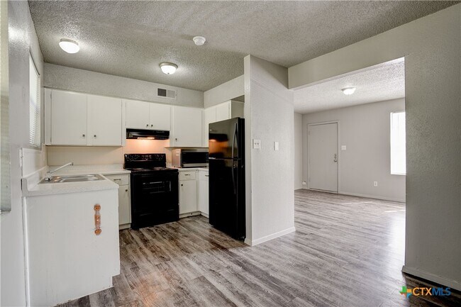 Building Photo - 714 Martindale Rd