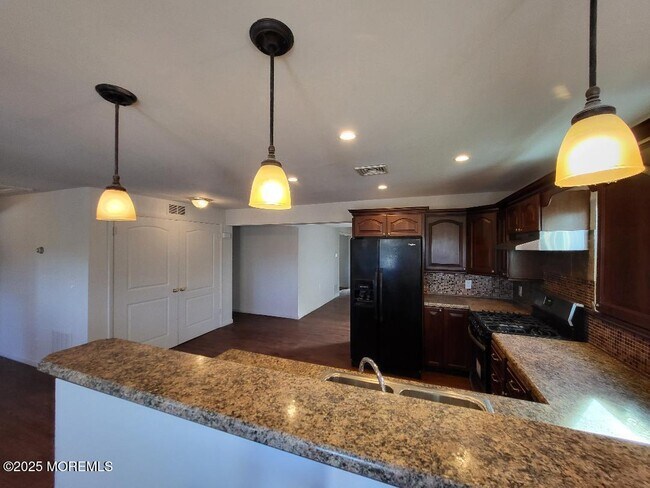 Building Photo - 5 Holden St