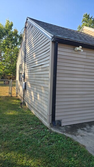 Building Photo - 405 Wilson Ave