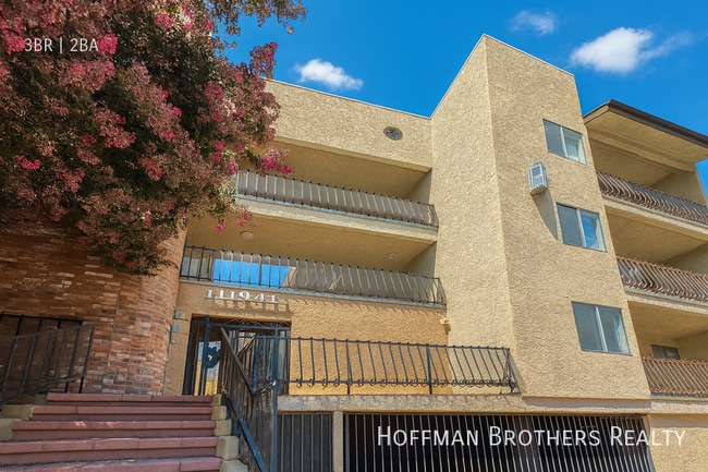 Building Photo - 11941 Weddington St