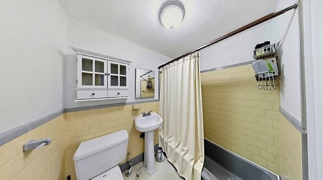 Building Photo - Desirable apartment in Brookline