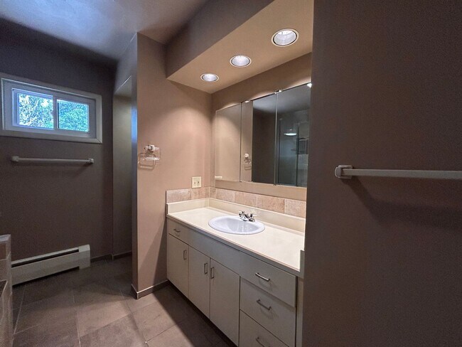 Building Photo - $0 DEPOSIT OPTION. 2 BEDROOM 1 BATH, XERISCAPED YARD CLOSE TO BELMAR, O'KANE PARK AND ST ANTHONY'S!