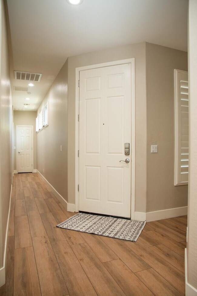 Building Photo - 1874 S 160th Ln