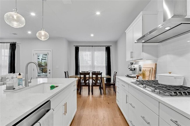 Building Photo - 400 Renwood Trl