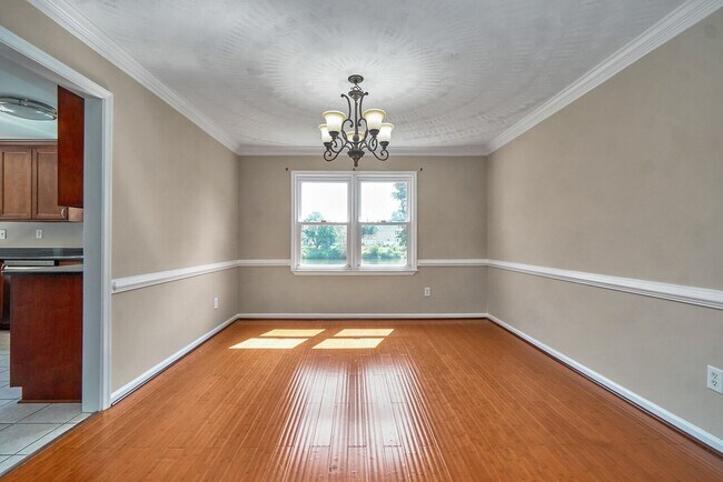 Building Photo - 1608 Brompton Court