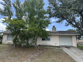 Building Photo - 2 Bedroom, 1.5 Bathroom, 1 Car Garage home...