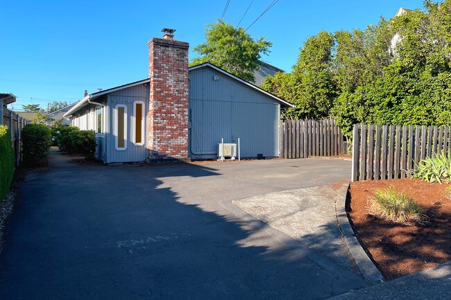 Building Photo - 6106 SE Boise St