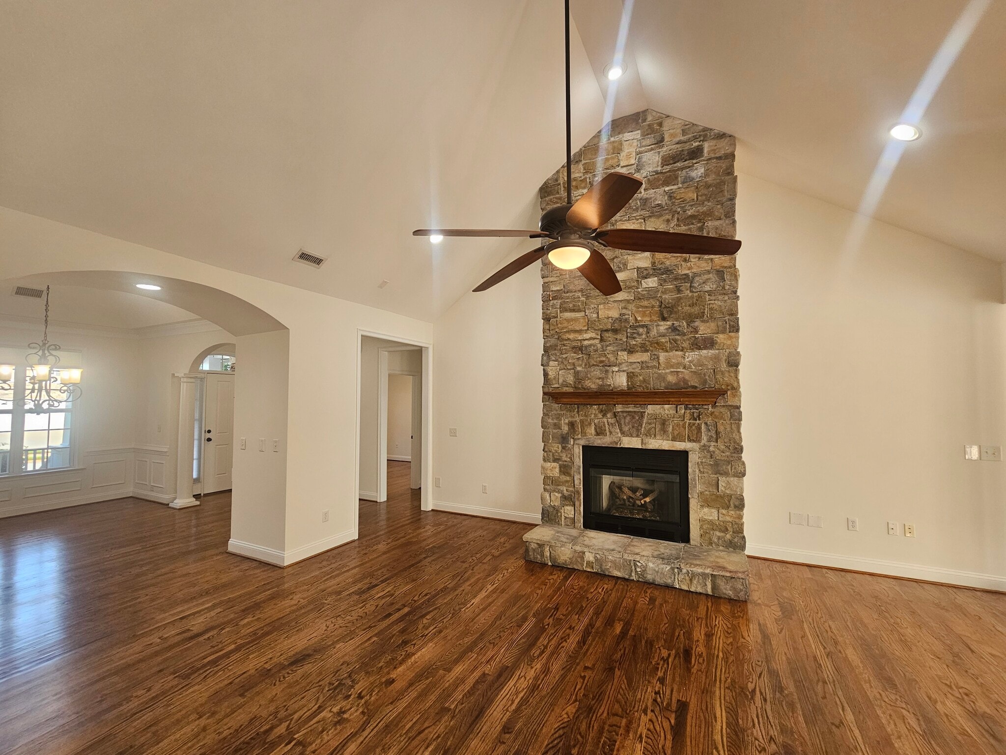 Building Photo - 212 Medford Dr