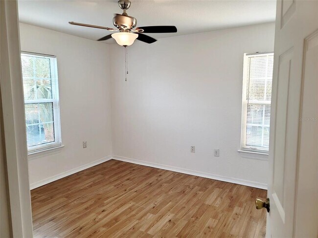 Building Photo - 5475 Vineland Rd