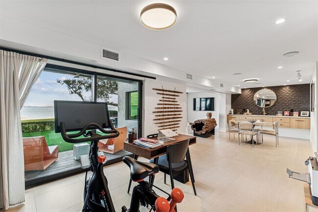 Building Photo - 5010 Bayshore Blvd