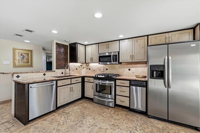 Building Photo - 25207 Lakeview Dr