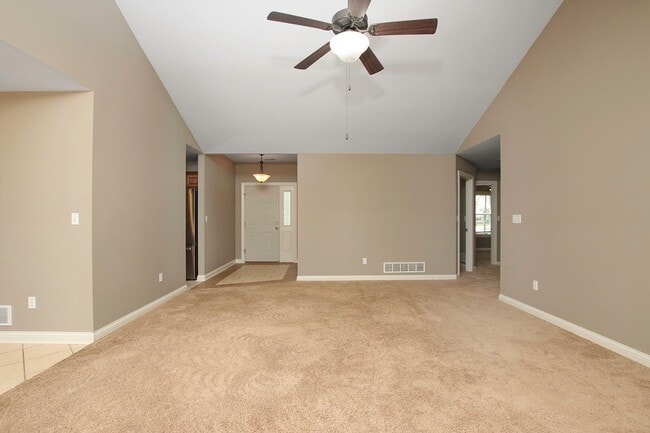 Building Photo - Charming 3 Bedroom/2 Bath in Mill Creek Manor with Spacious Garage