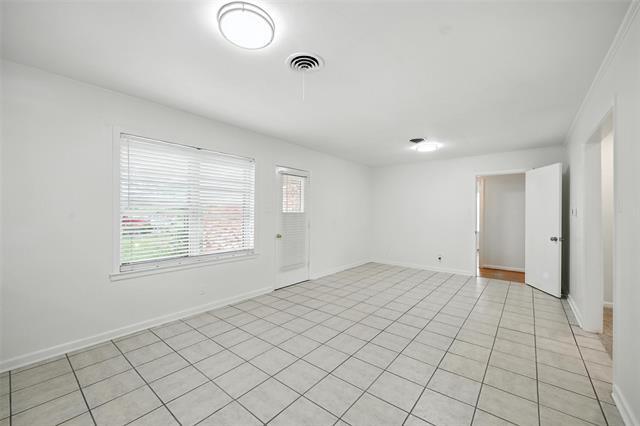 Building Photo - 304 N Bonham Dr