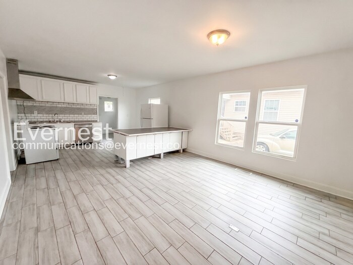 Building Photo - 1402 Avenue E