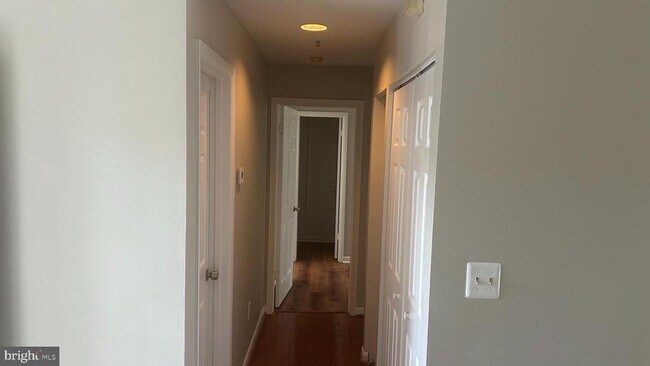 Building Photo - 1012 Spring Valley Ct