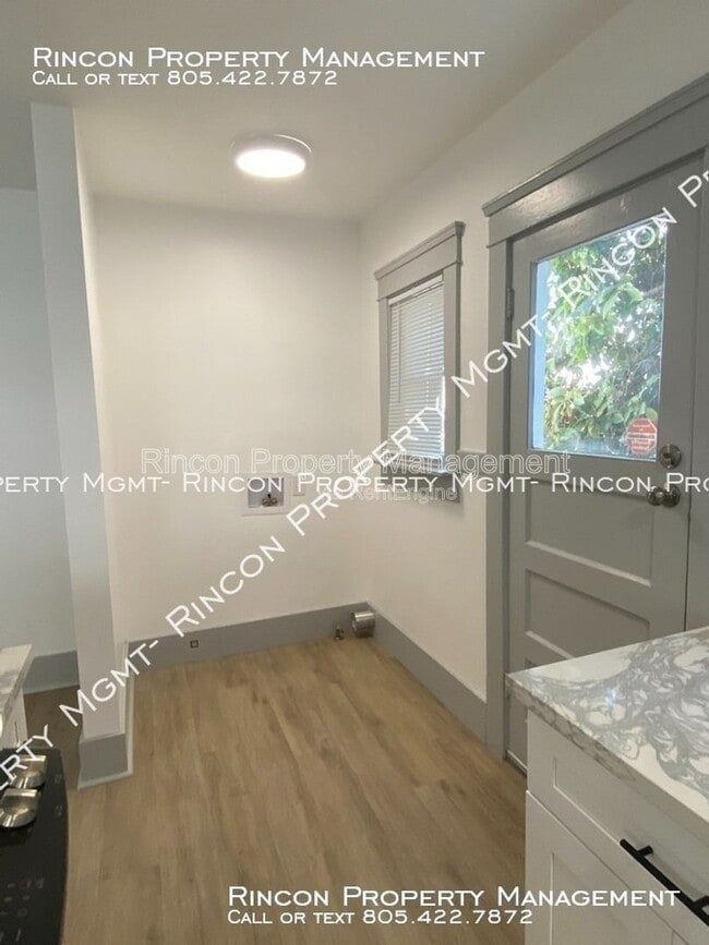 Building Photo - 656 Poli St