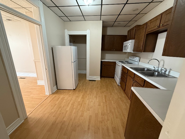 Building Photo - 610 S Blanchard St