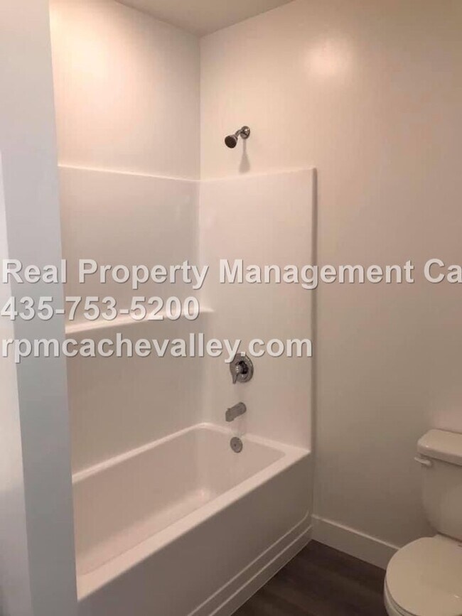 Building Photo - 163 E 550 N