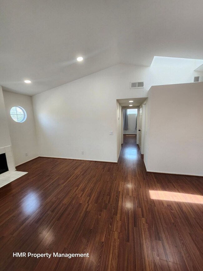 Building Photo - Coming Soon: 2beds/2bath Condo near Victoria Gardens!