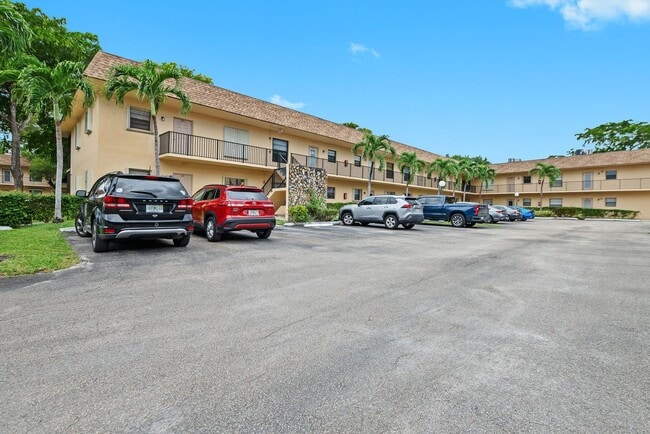 Building Photo - Fully Renovated 2 Bed / 2 Bath – Everything New!