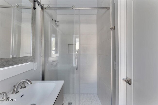 Building Photo - 257 W Circular St