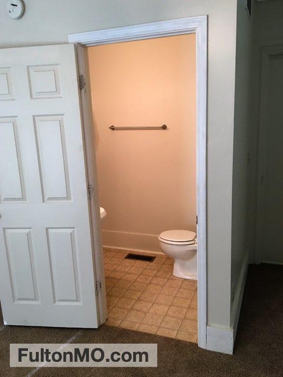 Building Photo - 301 West 5th Street Apartment A