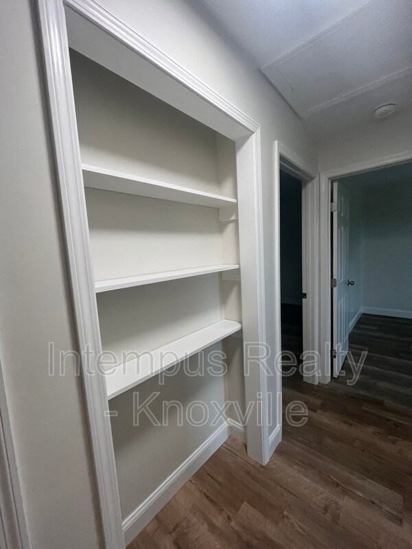 Building Photo - 228 Duzane Dr