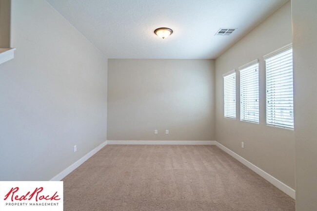 Building Photo - 4 Bedroom Spacious St. George Home with Large Backyard