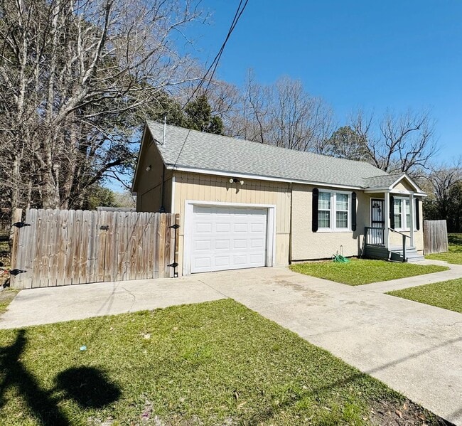 Building Photo - 4035 Clayton Dr