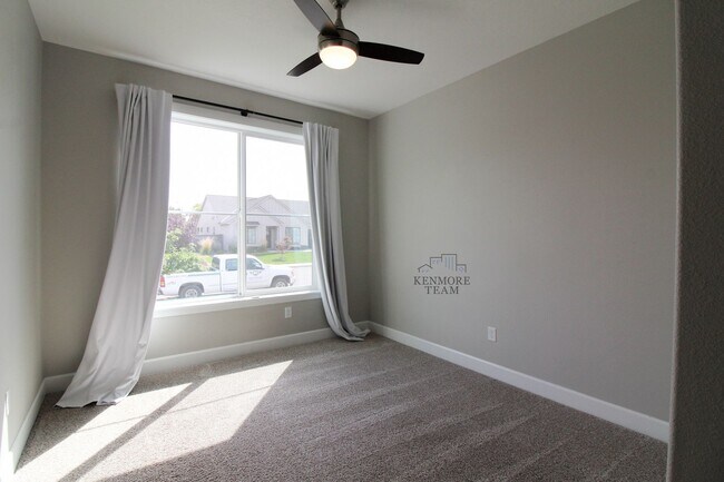 Building Photo - 9813 Chinook Dr