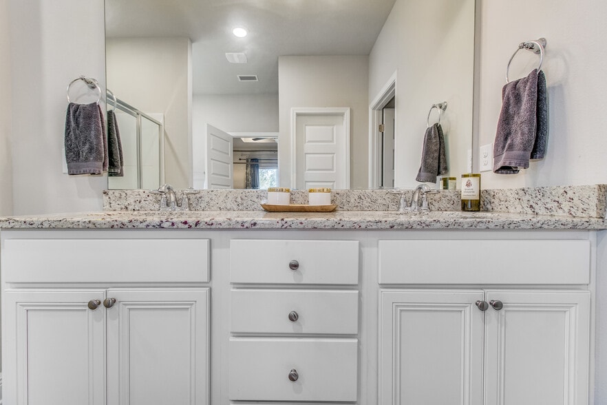 Master bath - 3618 Hawks Landing Cir