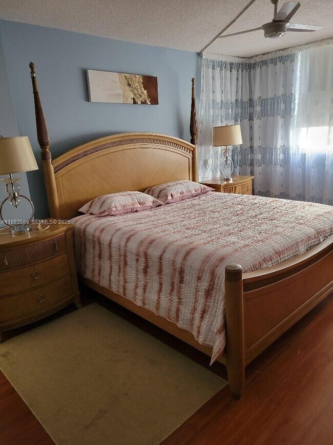 Building Photo - 1833 S Ocean Dr