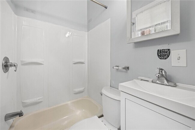 Building Photo - 97 Rohr St