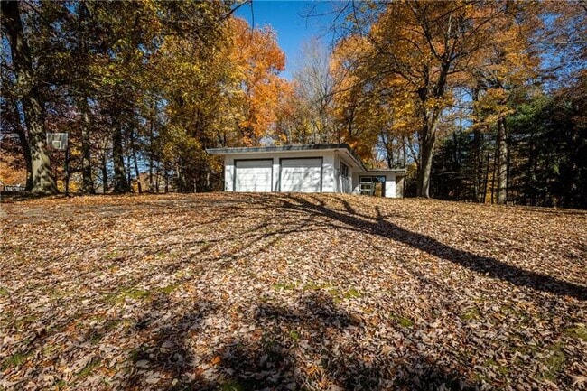 Building Photo - 412 Sawmill Run Rd