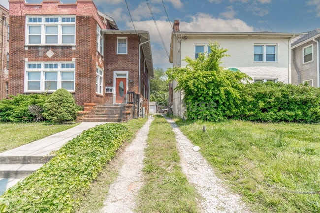 Building Photo - 1706 Hampton Blvd