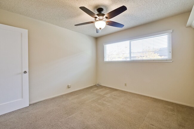 Building Photo - 2 Bedroom Condo Style Unit in South San Jo...