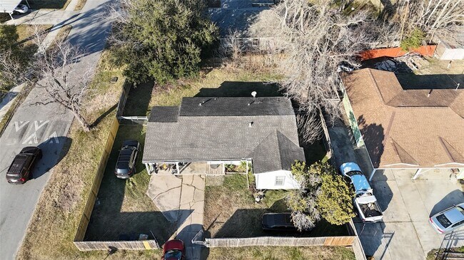 Building Photo - 5103 Willow Glen Dr